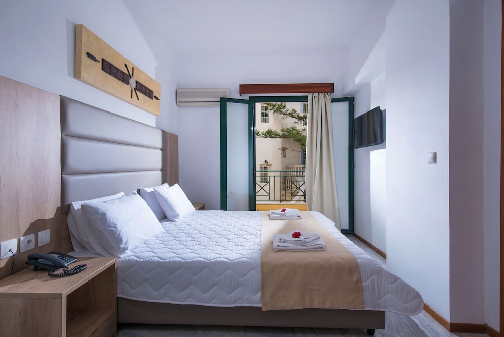 Elmi Suites Beach Hotel - All Inclusive — Hotel rooms in Hersonissos
