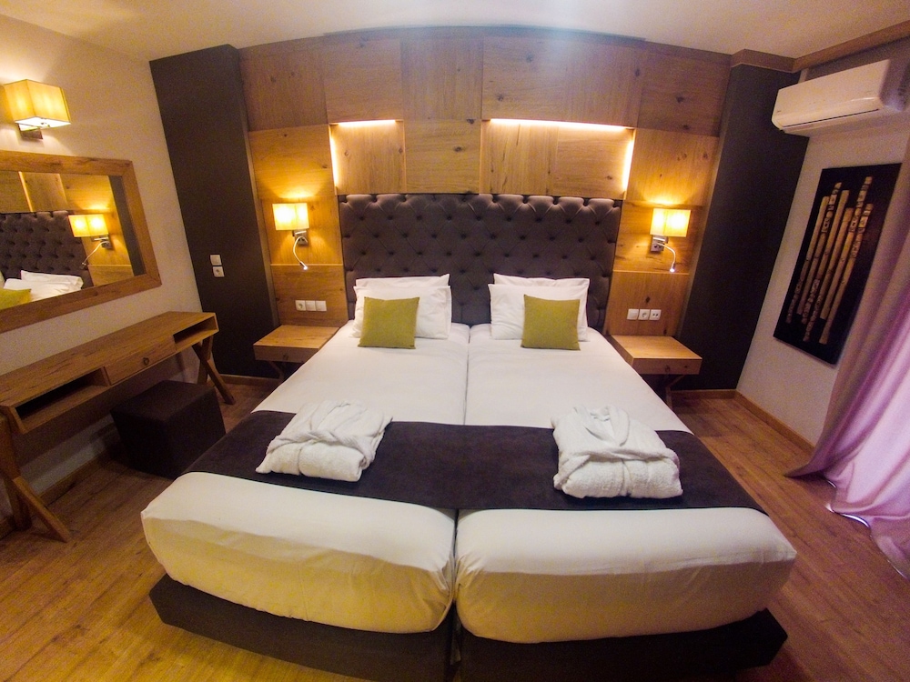 Elmi Suites Beach Hotel - All Inclusive — Hotel rooms in Hersonissos