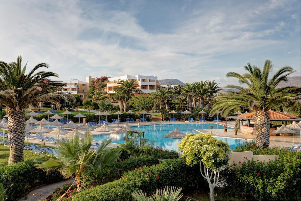 Anissa Beach & Village — Swimming pool in Hersonissos