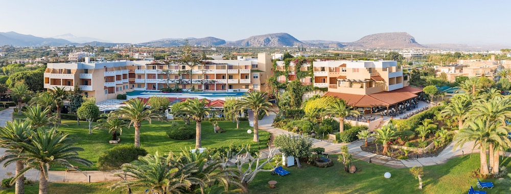 Anissa Beach & Village — Hotel building in Hersonissos