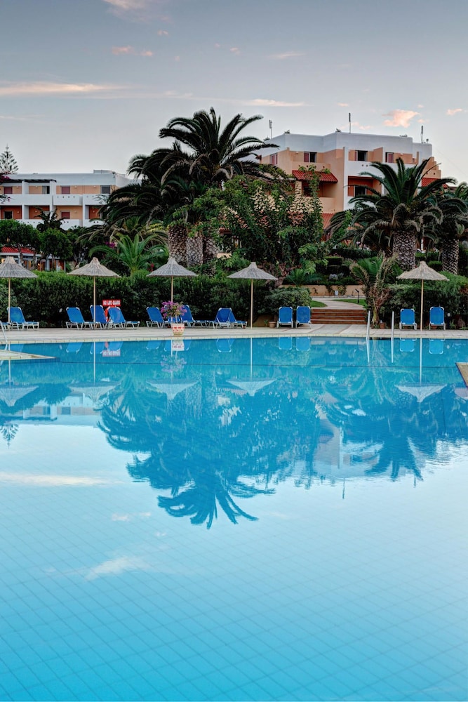 Anissa Beach & Village — Swimming pool in Hersonissos