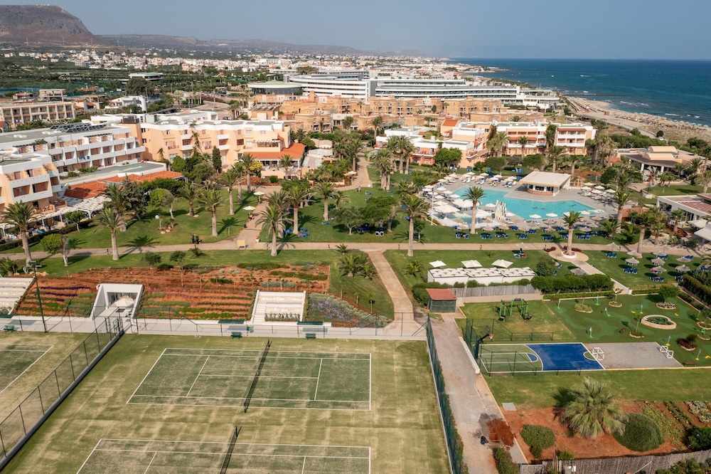 Anissa Beach & Village — Hotel building in Hersonissos