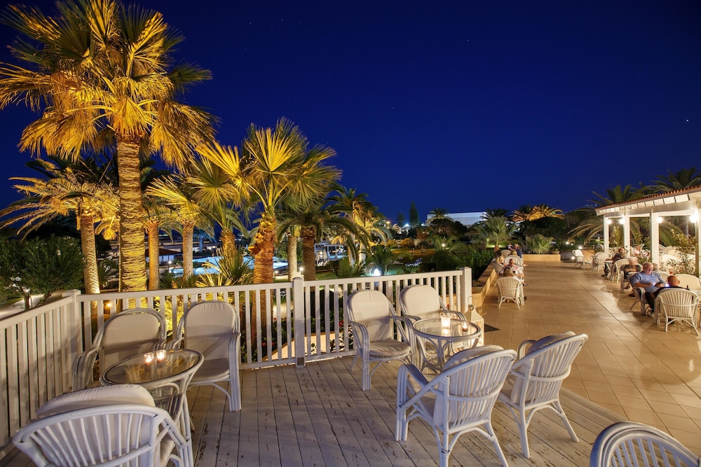 Anissa Beach & Village — Hotel rooms in Hersonissos