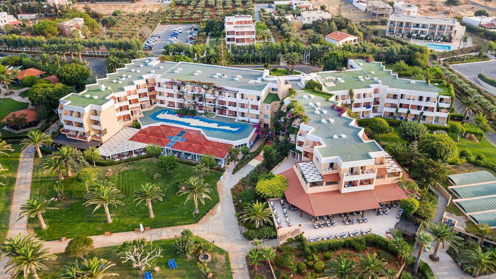 Anissa Beach & Village — Hotel building in Hersonissos