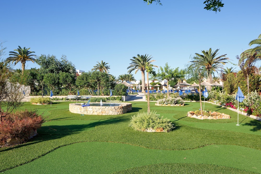Anissa Beach & Village — Hotel building in Hersonissos
