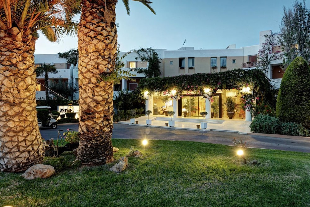 Anissa Beach & Village — Hotel building in Hersonissos