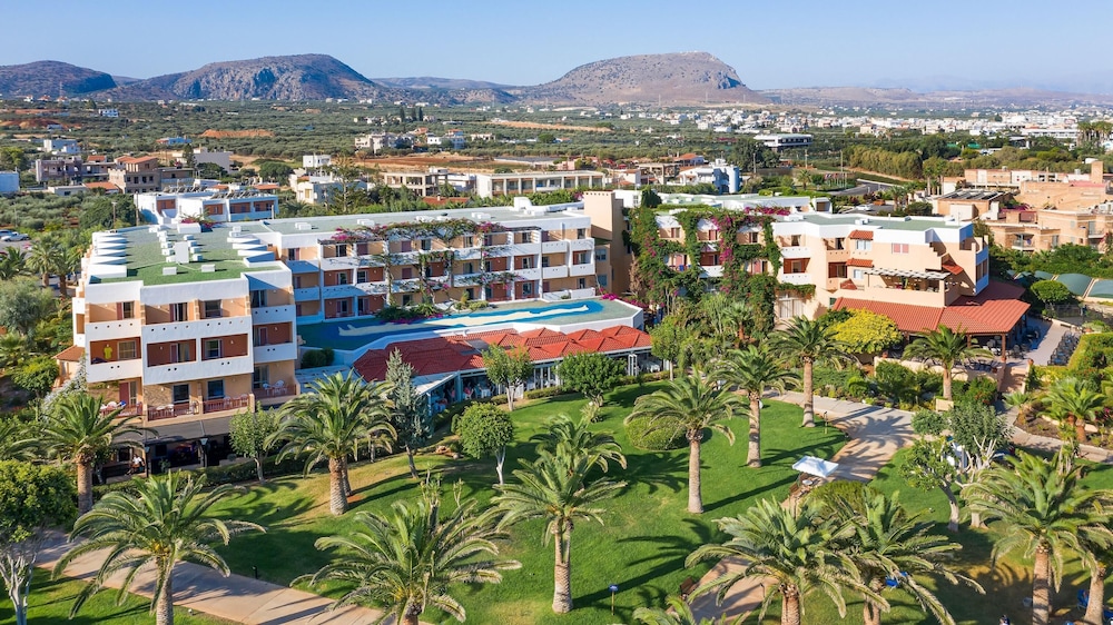 Anissa Beach & Village — Hotel building in Hersonissos