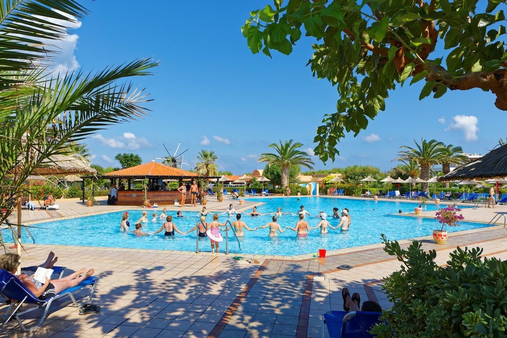 Anissa Beach & Village — Swimming pool in Hersonissos