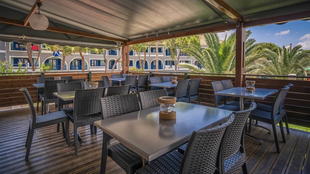Golden Sun Hotel — Restaurant & bars in Kalamaki (Zakynthos), Ionian Islands