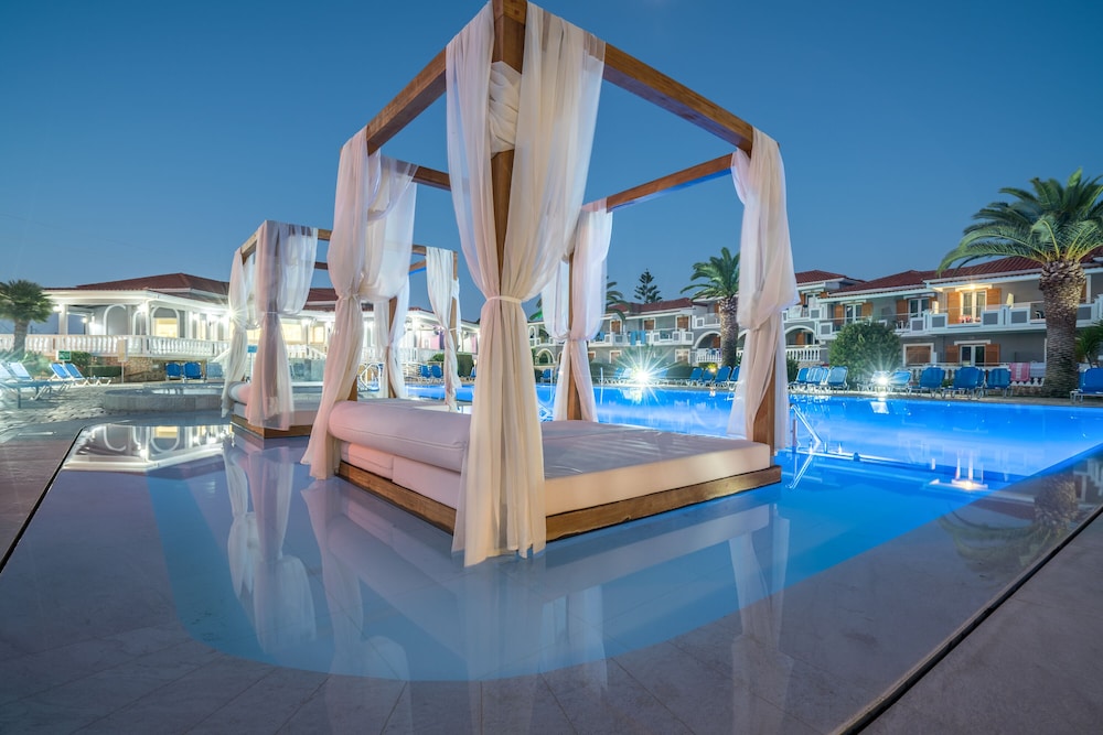 Golden Sun Hotel — Swimming pool in Kalamaki (Zakynthos), Ionian Islands