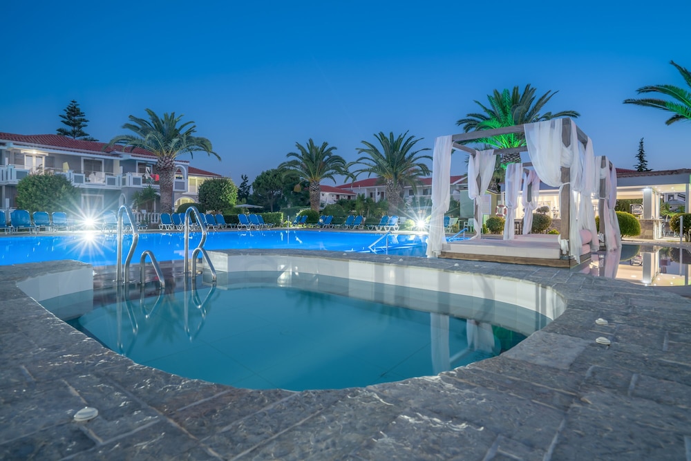 Golden Sun Hotel — Swimming pool in Kalamaki (Zakynthos), Ionian Islands