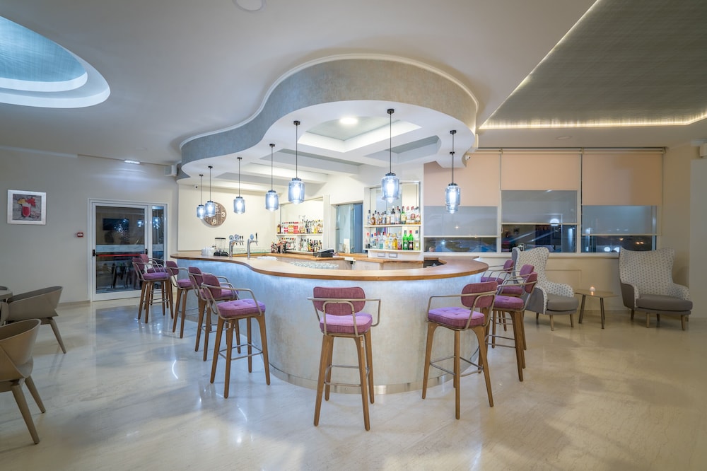 Golden Sun Hotel — Restaurant & bars in Kalamaki (Zakynthos), Ionian Islands