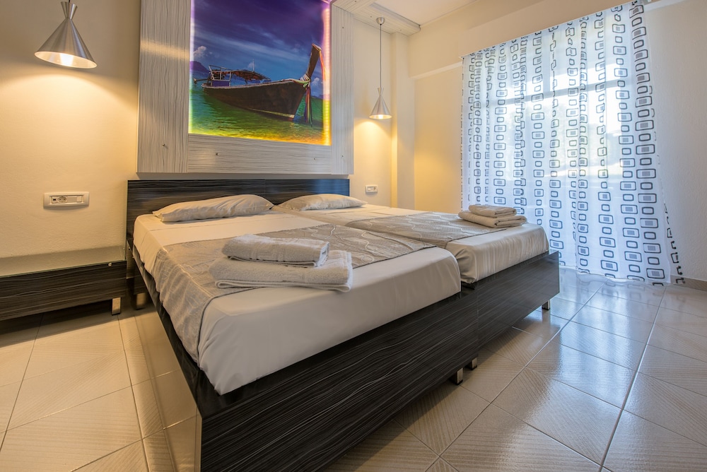 Golden Sun Hotel — Hotel rooms in Kalamaki (Zakynthos), Ionian Islands