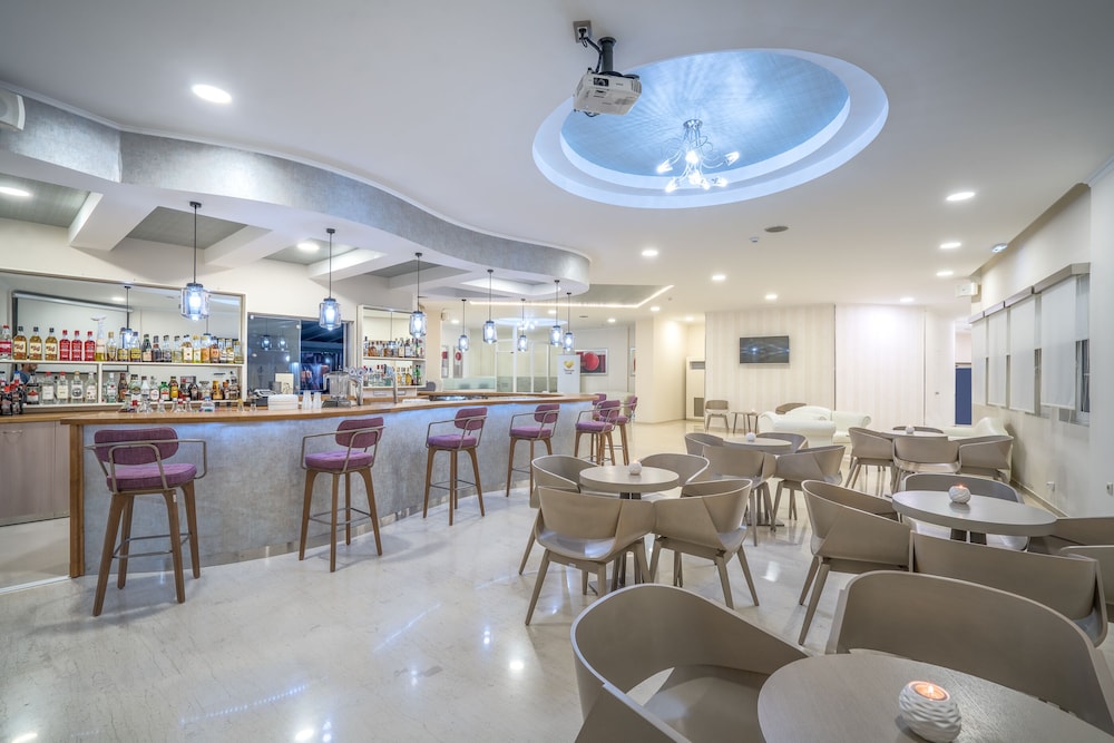 Golden Sun Hotel — Restaurant & bars in Kalamaki (Zakynthos), Ionian Islands