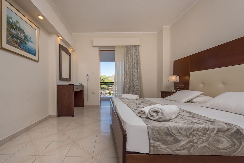 Golden Sun Hotel — Hotel rooms in Kalamaki (Zakynthos), Ionian Islands