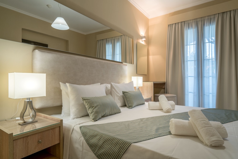 Golden Sun Hotel — Hotel rooms in Kalamaki (Zakynthos), Ionian Islands