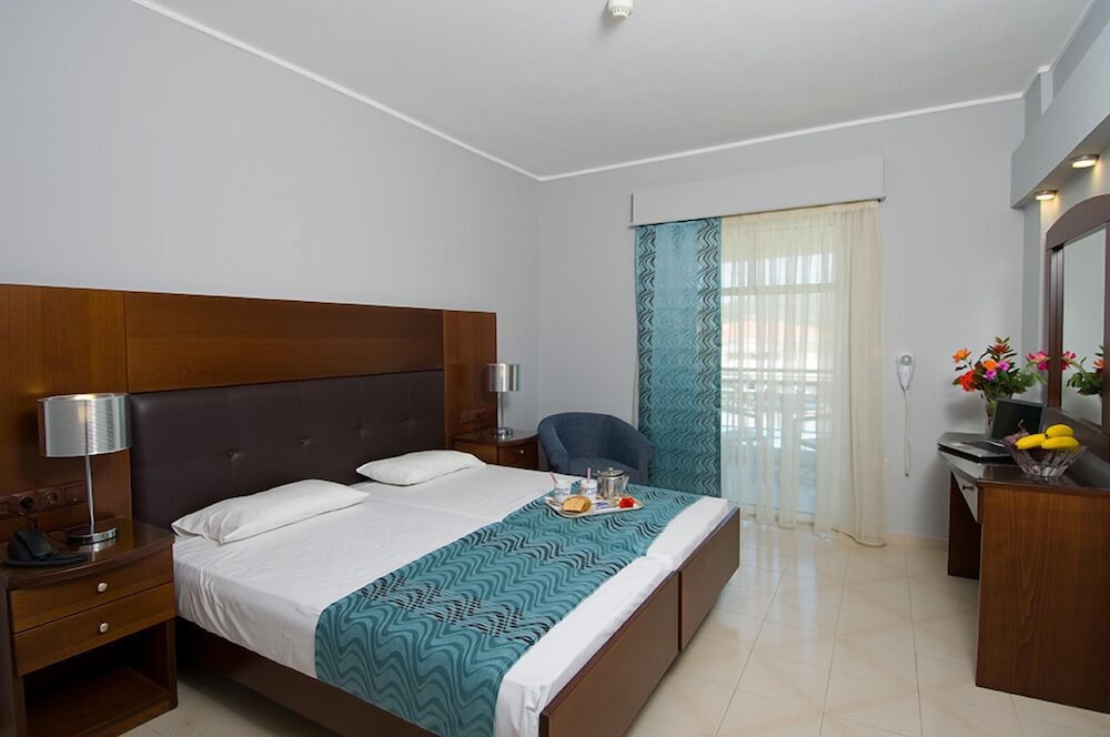 Golden Sun Hotel — Hotel rooms in Kalamaki (Zakynthos), Ionian Islands