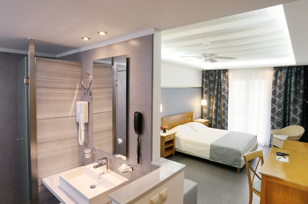 Sentido Apollo Palace and Waterslides — Hotel rooms in Moraitika, Ionian Islands