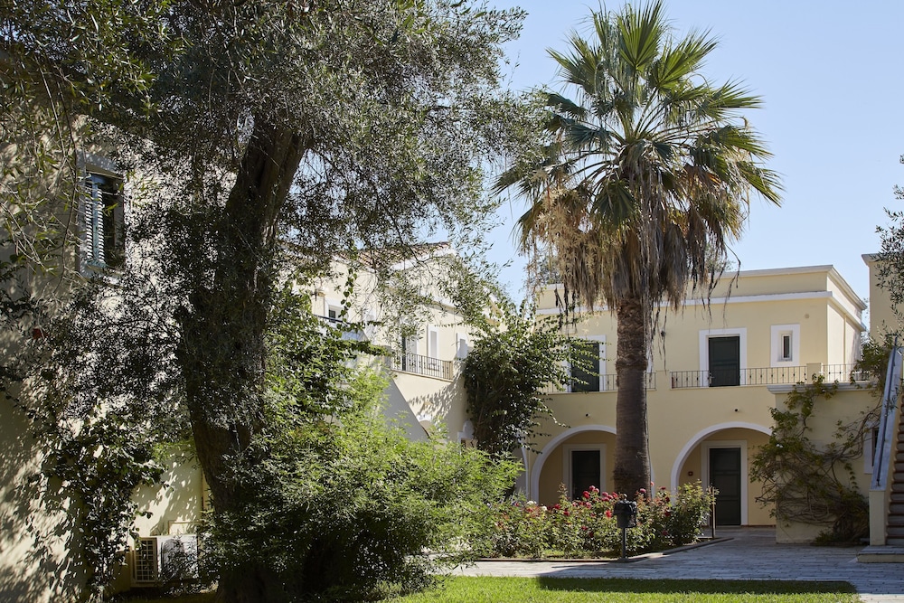 Sentido Apollo Palace and Waterslides — Hotel building in Moraitika, Ionian Islands