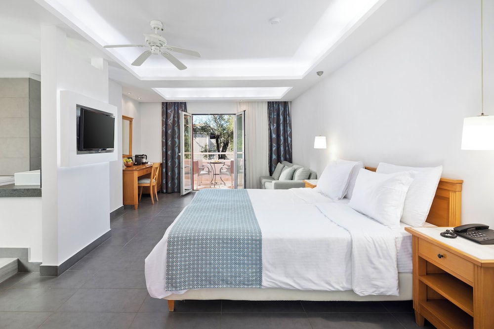 Sentido Apollo Palace and Waterslides — Hotel rooms in Moraitika, Ionian Islands