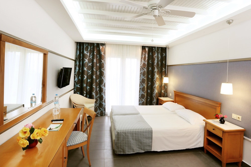 Sentido Apollo Palace and Waterslides — Hotel rooms in Moraitika, Ionian Islands