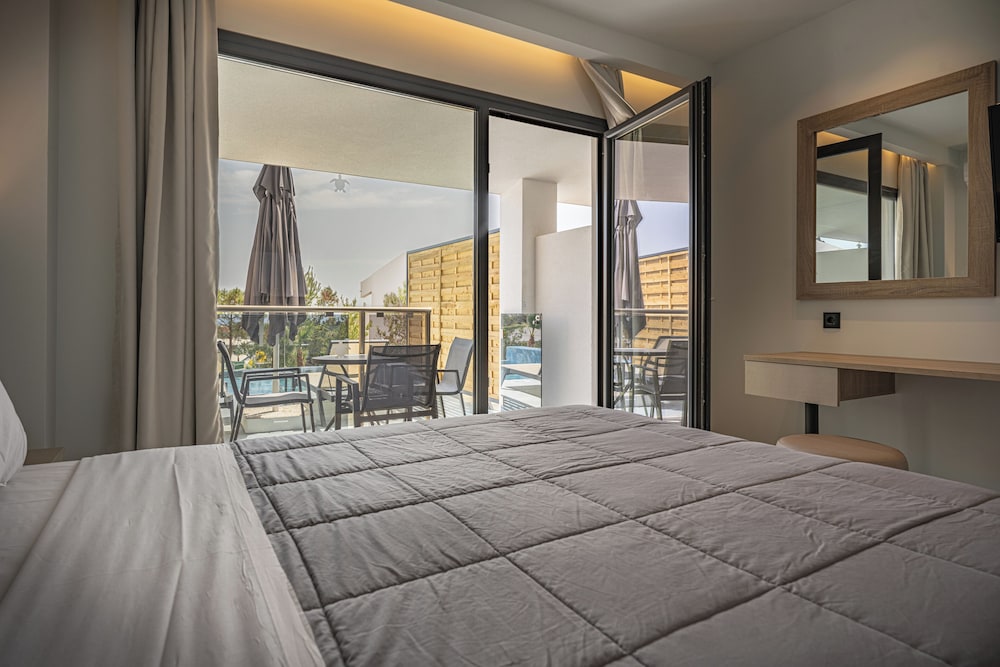 Caretta Paradise Resort & Waterpark — Hotel rooms in Tsilivi, Ionian Islands