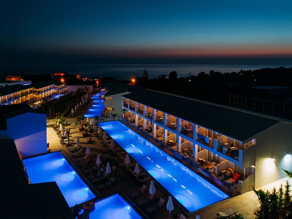 Caretta Paradise Resort & Waterpark — Swimming pool in Tsilivi, Ionian Islands