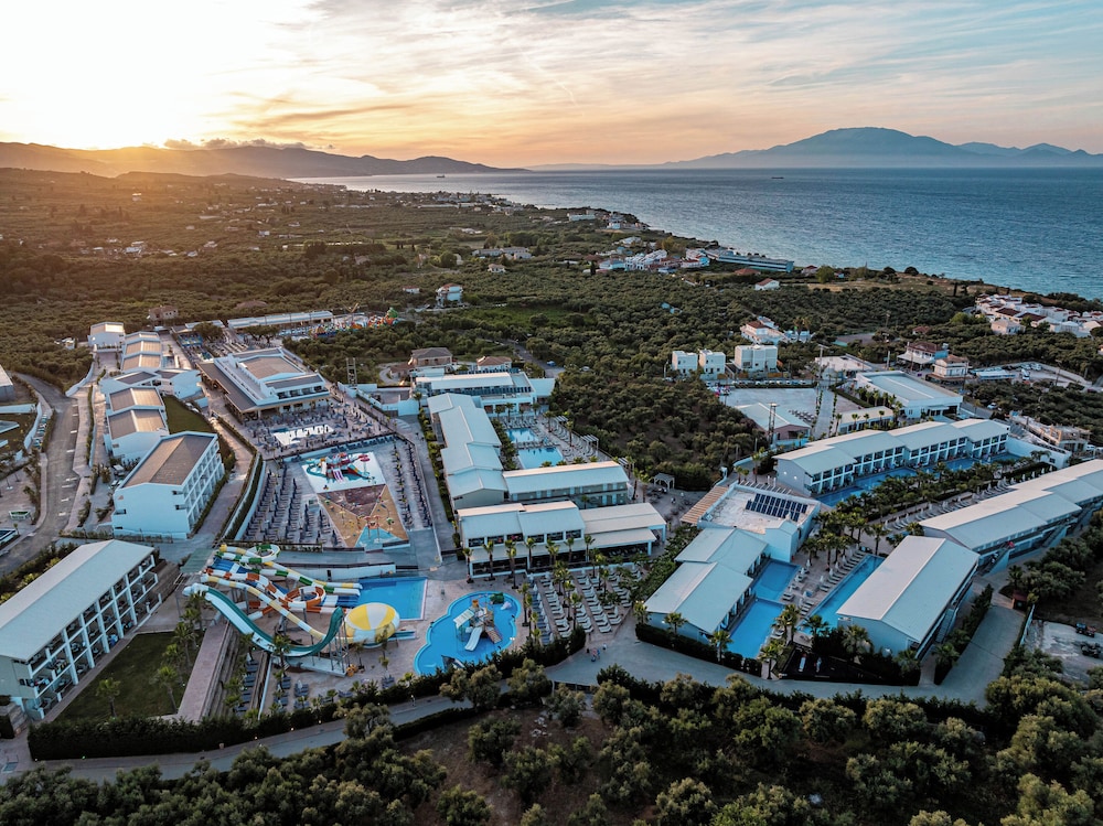 Caretta Paradise Resort & Waterpark — Attractions for children in Tsilivi, Ionian Islands