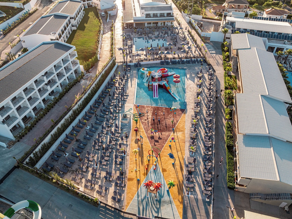 Caretta Paradise Resort & Waterpark — Attractions for children in Tsilivi, Ionian Islands