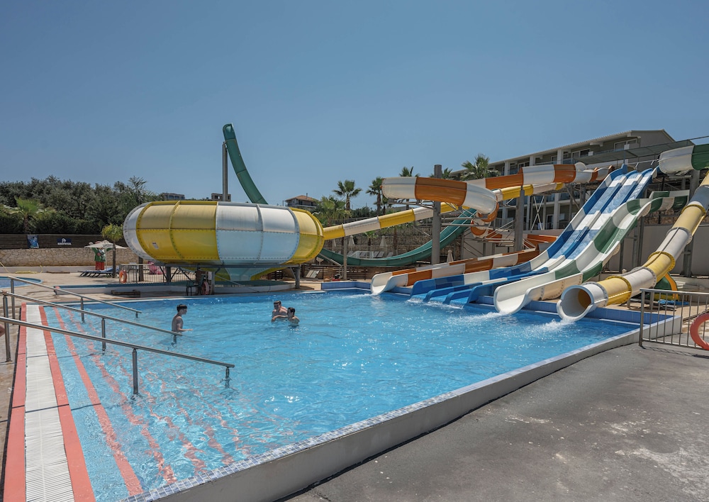Caretta Paradise Resort & Waterpark — Swimming pool in Tsilivi, Ionian Islands