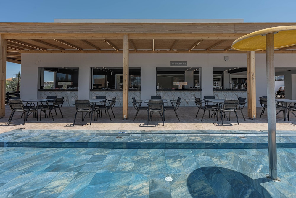 Caretta Paradise Resort & Waterpark — Restaurant & bars in Tsilivi, Ionian Islands