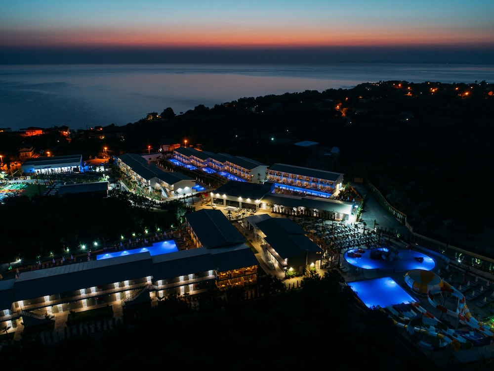 Caretta Paradise Resort & Waterpark — Hotel building in Tsilivi, Ionian Islands