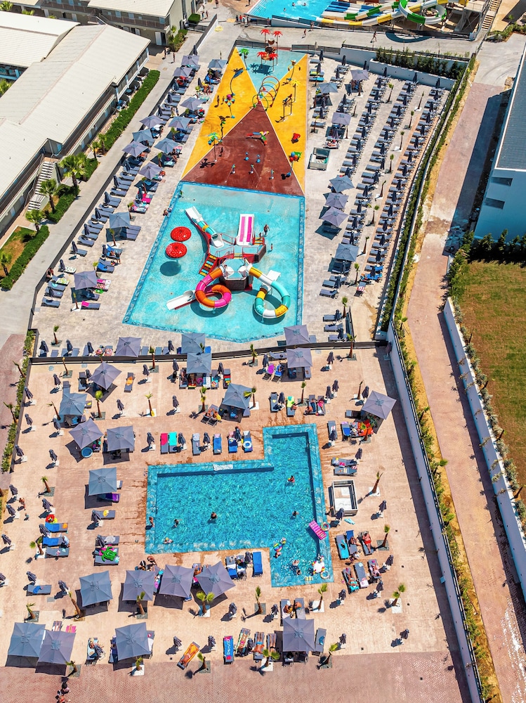 Caretta Paradise Resort & Waterpark — Attractions for children in Tsilivi, Ionian Islands