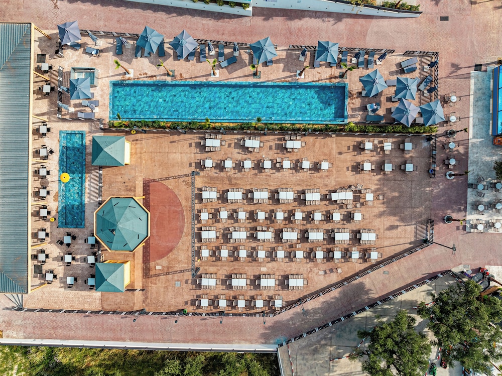 Caretta Paradise Resort & Waterpark — Swimming pool in Tsilivi, Ionian Islands