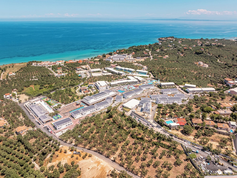 Caretta Paradise Resort & Waterpark — Hotel building in Tsilivi, Ionian Islands