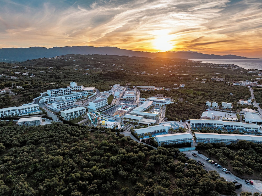 Caretta Paradise Resort & Waterpark — Hotel building in Tsilivi, Ionian Islands
