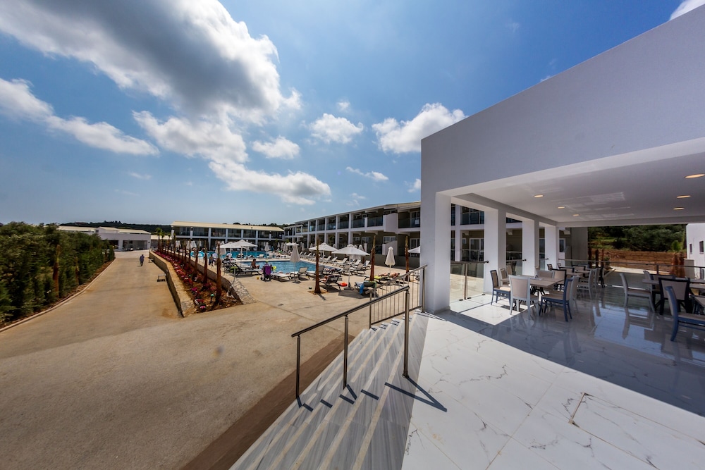 Caretta Paradise Resort & Waterpark — Swimming pool in Tsilivi, Ionian Islands