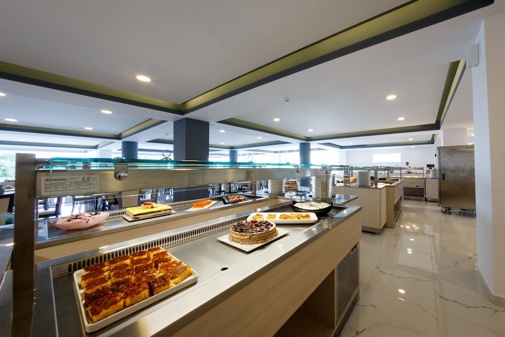 Caretta Paradise Resort & Waterpark — Restaurant & bars in Tsilivi, Ionian Islands