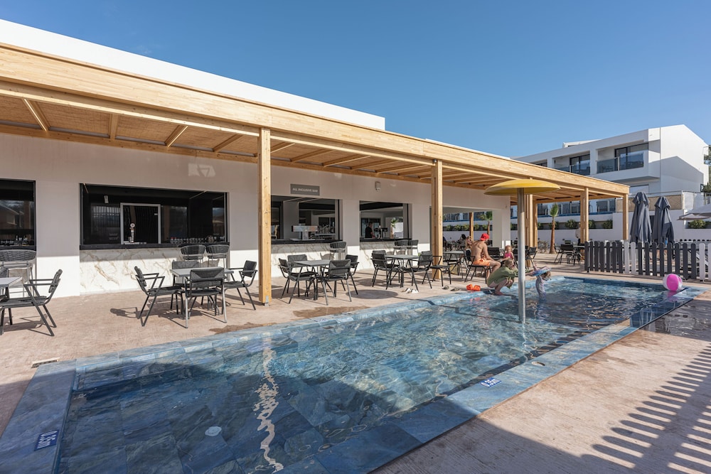 Caretta Paradise Resort & Waterpark — Swimming pool in Tsilivi, Ionian Islands