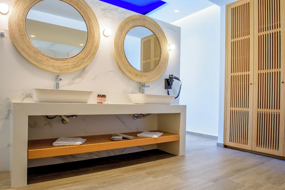 Axel Beach Crete - Adults Only — Hotel rooms in Hersonissos