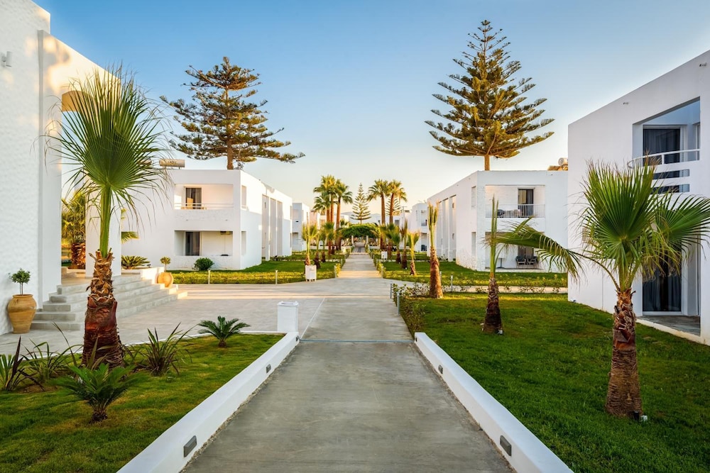 Solimar White Pearl Adults Only - All Inclusive — Hotel building in Platanias