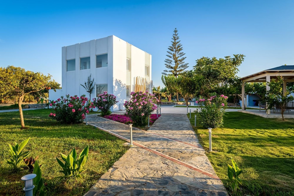 Solimar White Pearl Adults Only - All Inclusive — Hotel building in Platanias