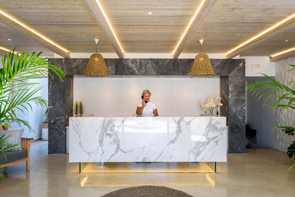 Solimar White Pearl Adults Only - All Inclusive — Hotel building in Platanias