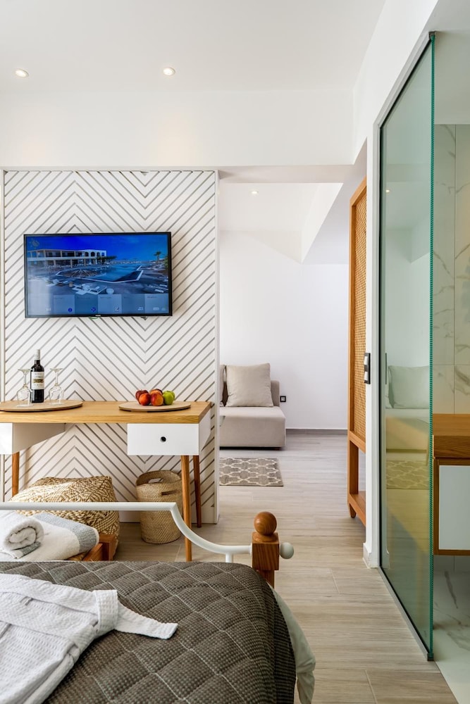 Solimar White Pearl Adults Only - All Inclusive — Hotel rooms in Platanias