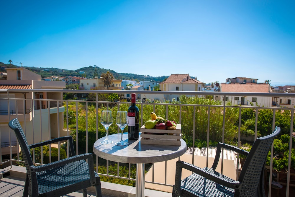 Solimar White Pearl Adults Only - All Inclusive — Hotel rooms in Platanias