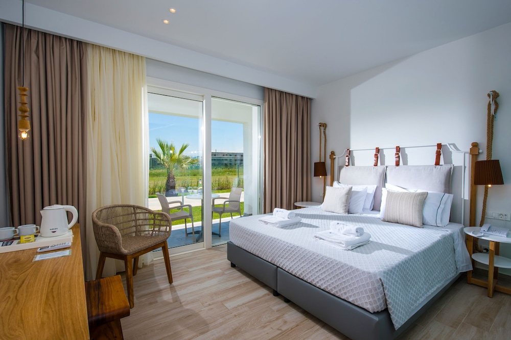 Solimar White Pearl Adults Only - All Inclusive — Hotel rooms in Platanias