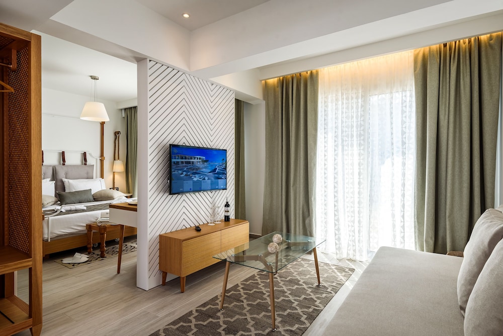 Solimar White Pearl Adults Only - All Inclusive — Hotel rooms in Platanias