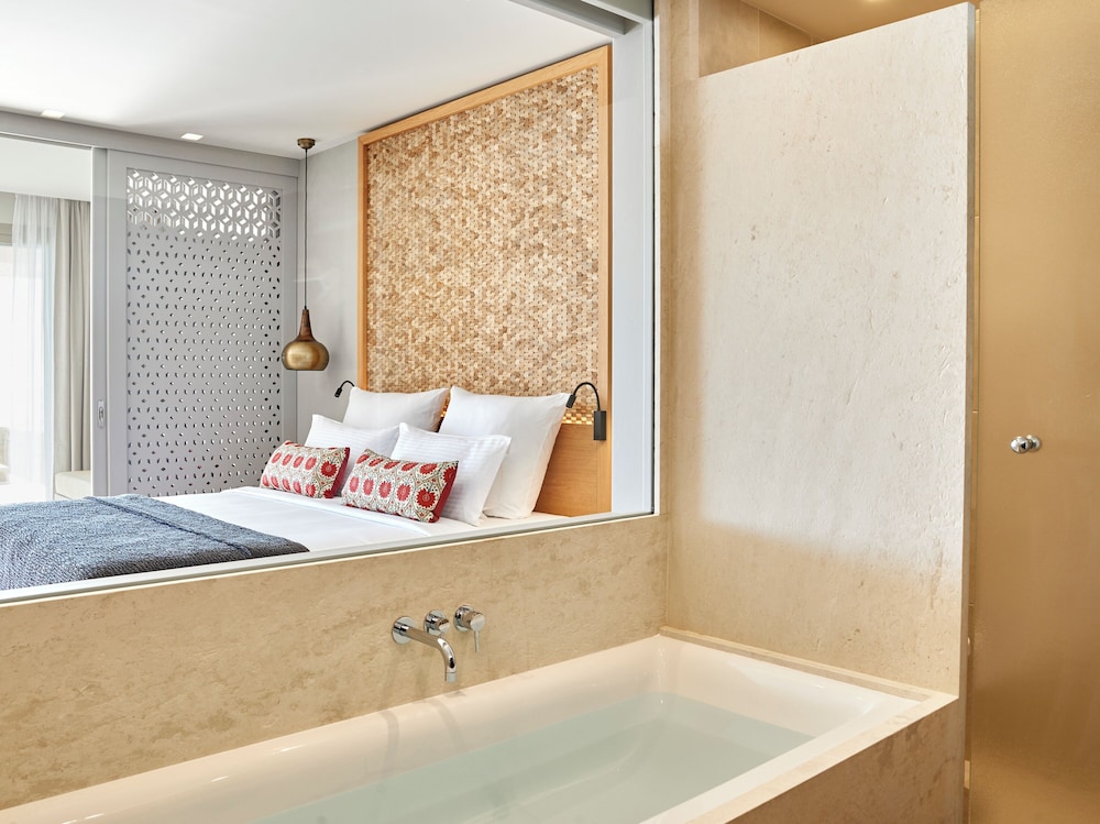 Elix, Mar-Bella Collection — Hotel rooms in Igoumenitsa, Epirus