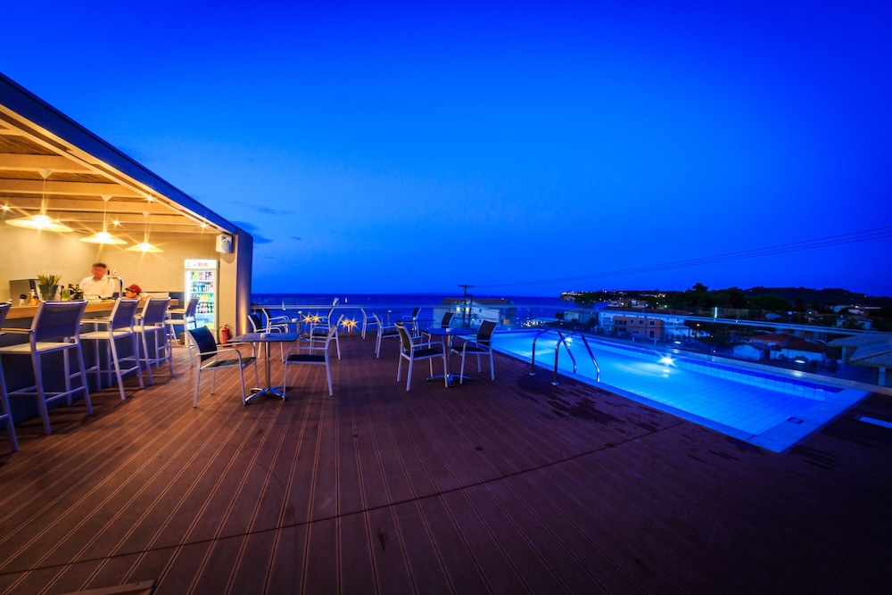 Porto Planos Beach Hotel — Restaurant & bars in Tsilivi, Ionian Islands