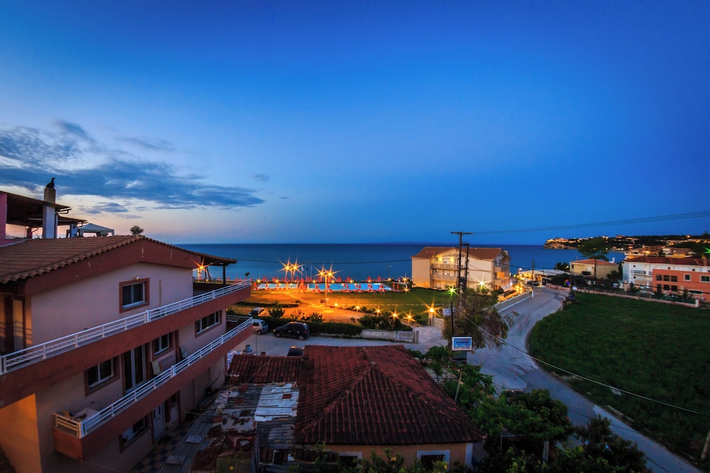 Porto Planos Beach Hotel — Swimming pool in Tsilivi, Ionian Islands